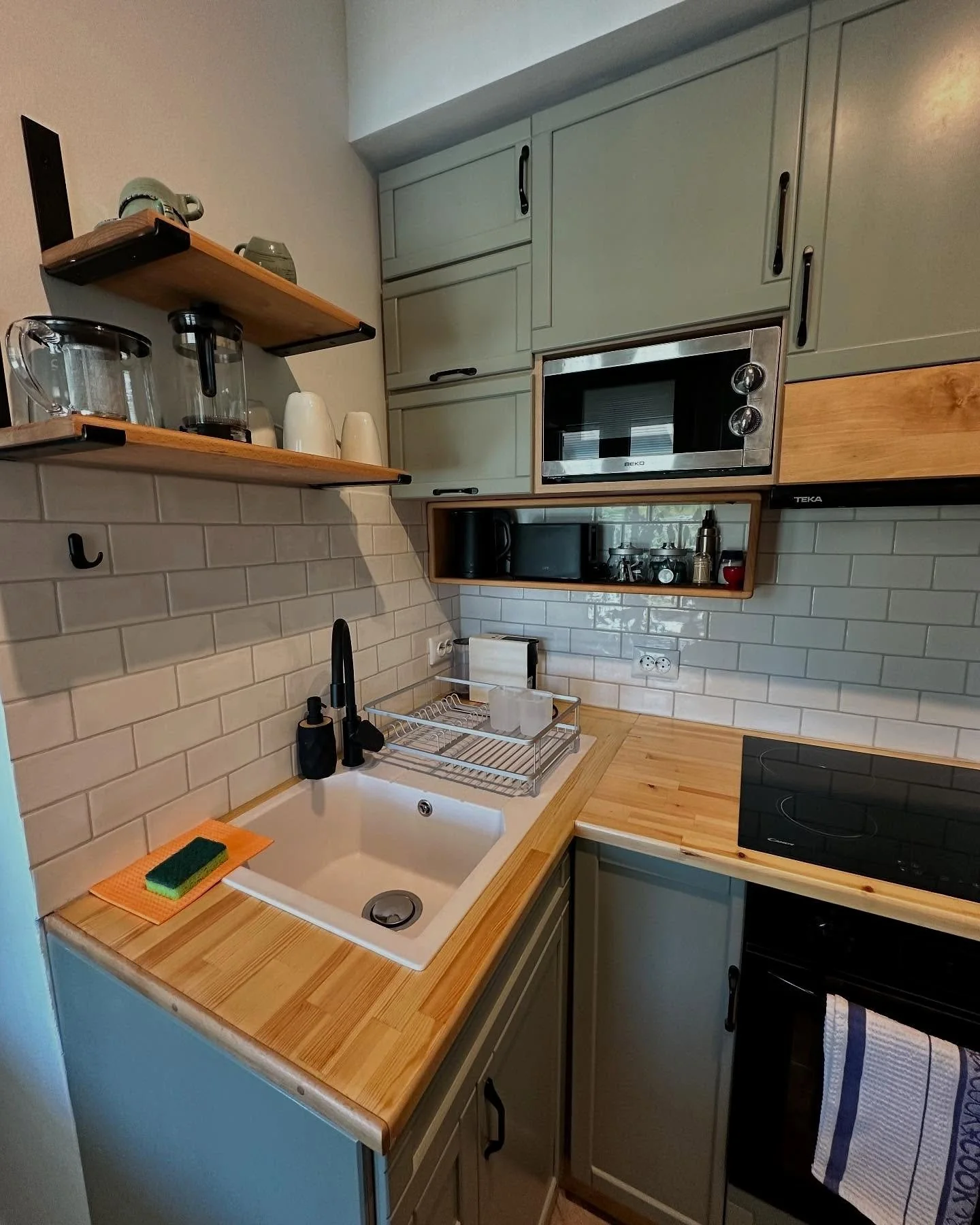 Compact custom kitchen detail 2